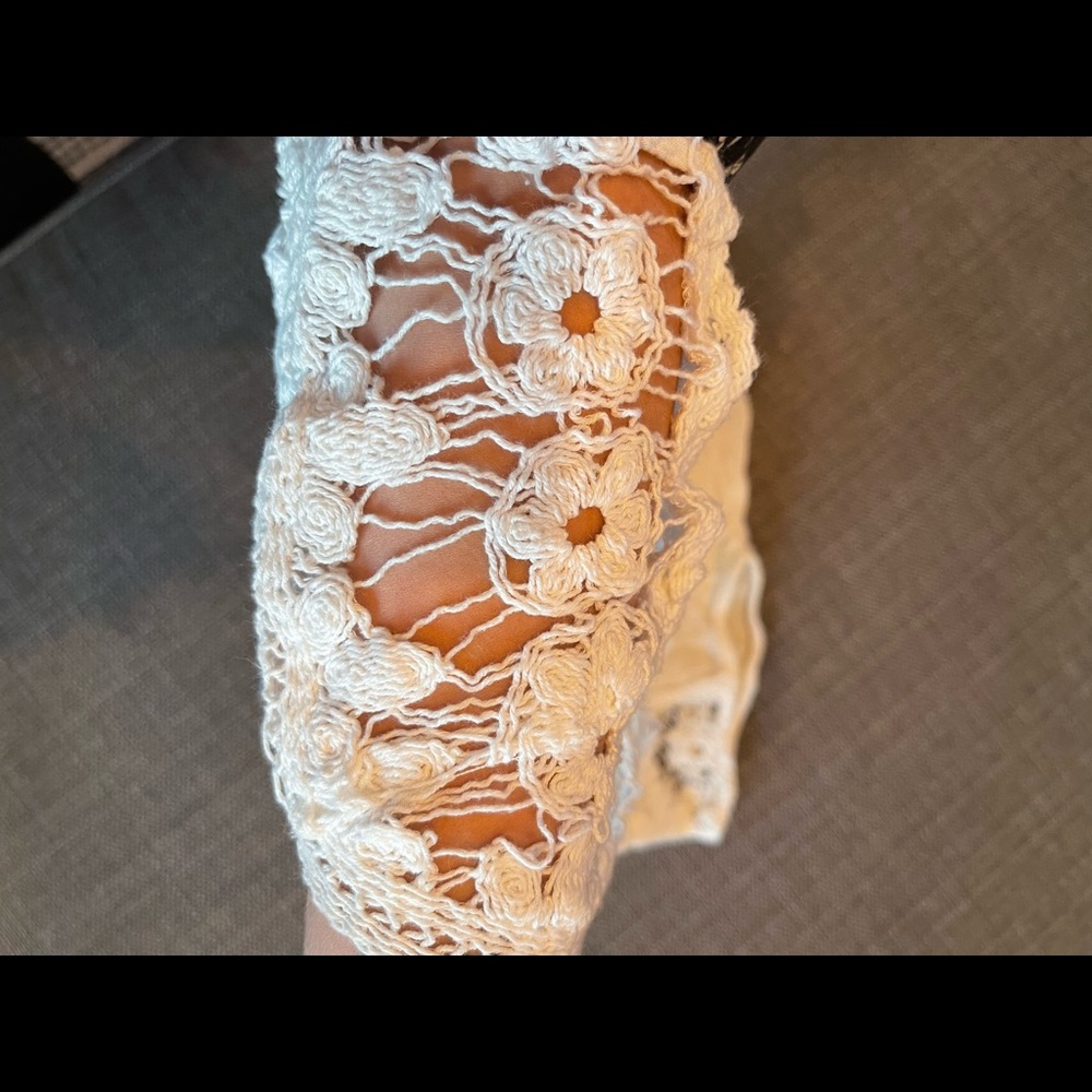 White summer blouse - Picture 3 of 4